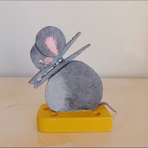 SOLD- Handcrafted Mouse & Cheese Clothes Pin Holder🐭🧀